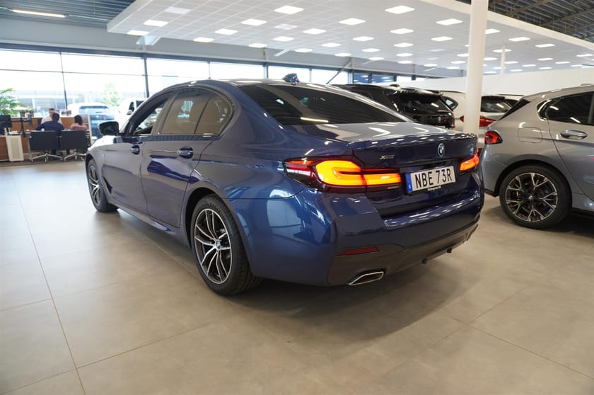 Bild 3 av BMW 530e xDrive Sedan M-Sport Innovation H K Drag DAP