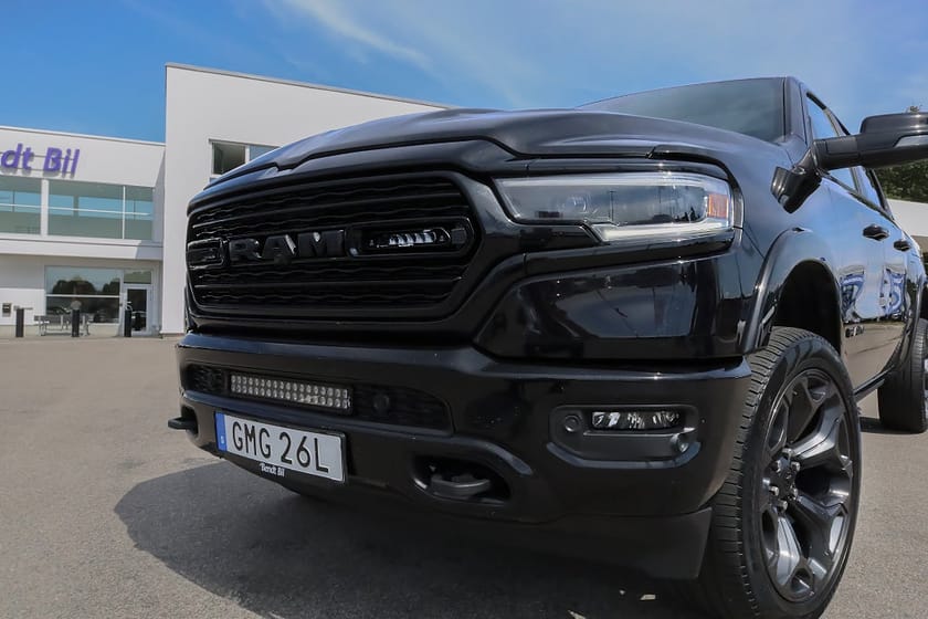 Bild 3 av RAM 1500 Crew Cab Limited Night 5.7 V8 HEMI Flex Fuel 4x4/ Flaklock