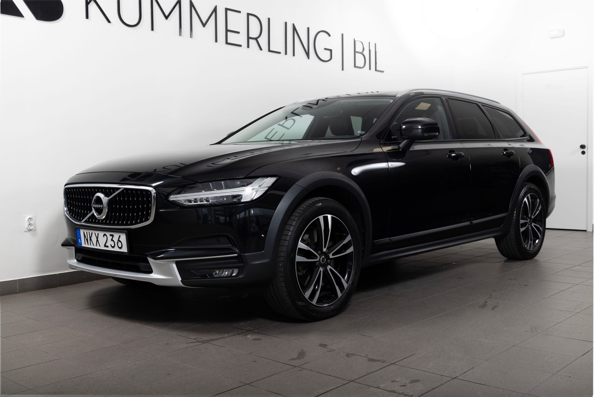 Volvo V90 Cross Country D5 AWD 2018, bild 2/10