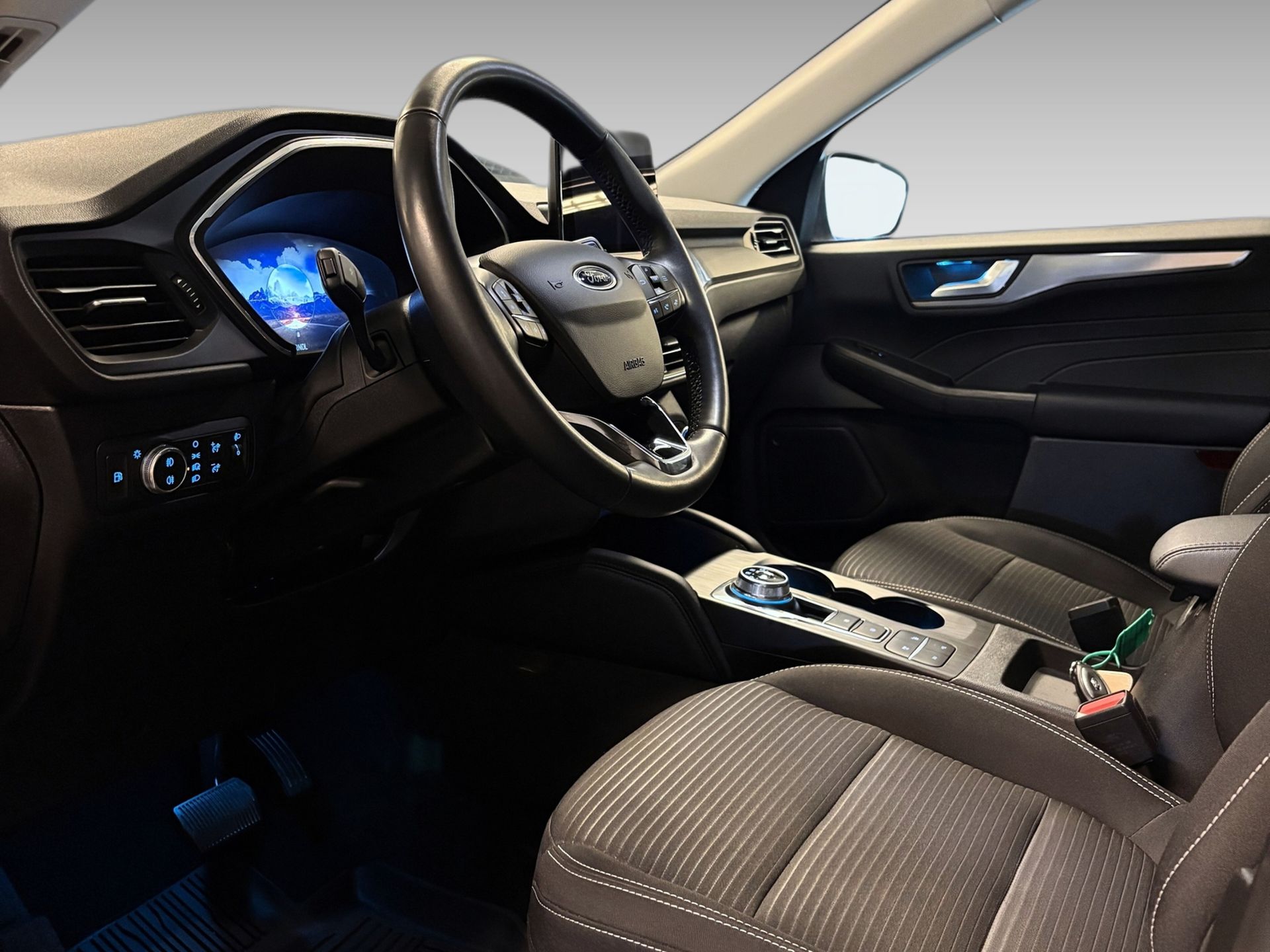 Ford Kuga 2022, bild 4/4
