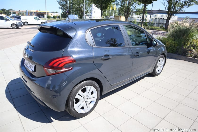 Bild 3 av Peugeot 208 PureTech 5dr 82hk Automat Style Panoramatak Svensksåld