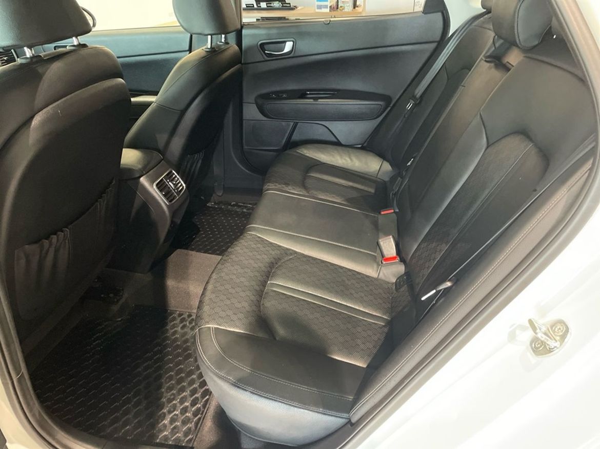 Kia Kia Optima Sport Wagon Plug-in Hybrid — bild 18