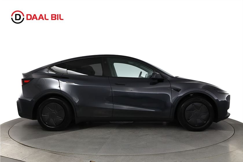 Bild 5 av Tesla Model Y Standard Range RWD