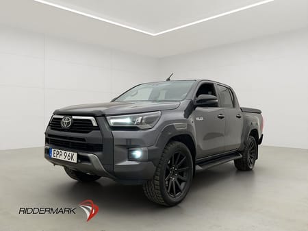 Toyota Hilux Dubbelhytt Invincible 2.8 4WD Värm JBL Drag CARPLAY MOMS