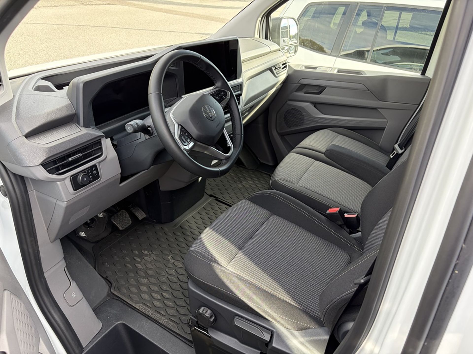 Volkswagen Transporter 2025, photo 4/9