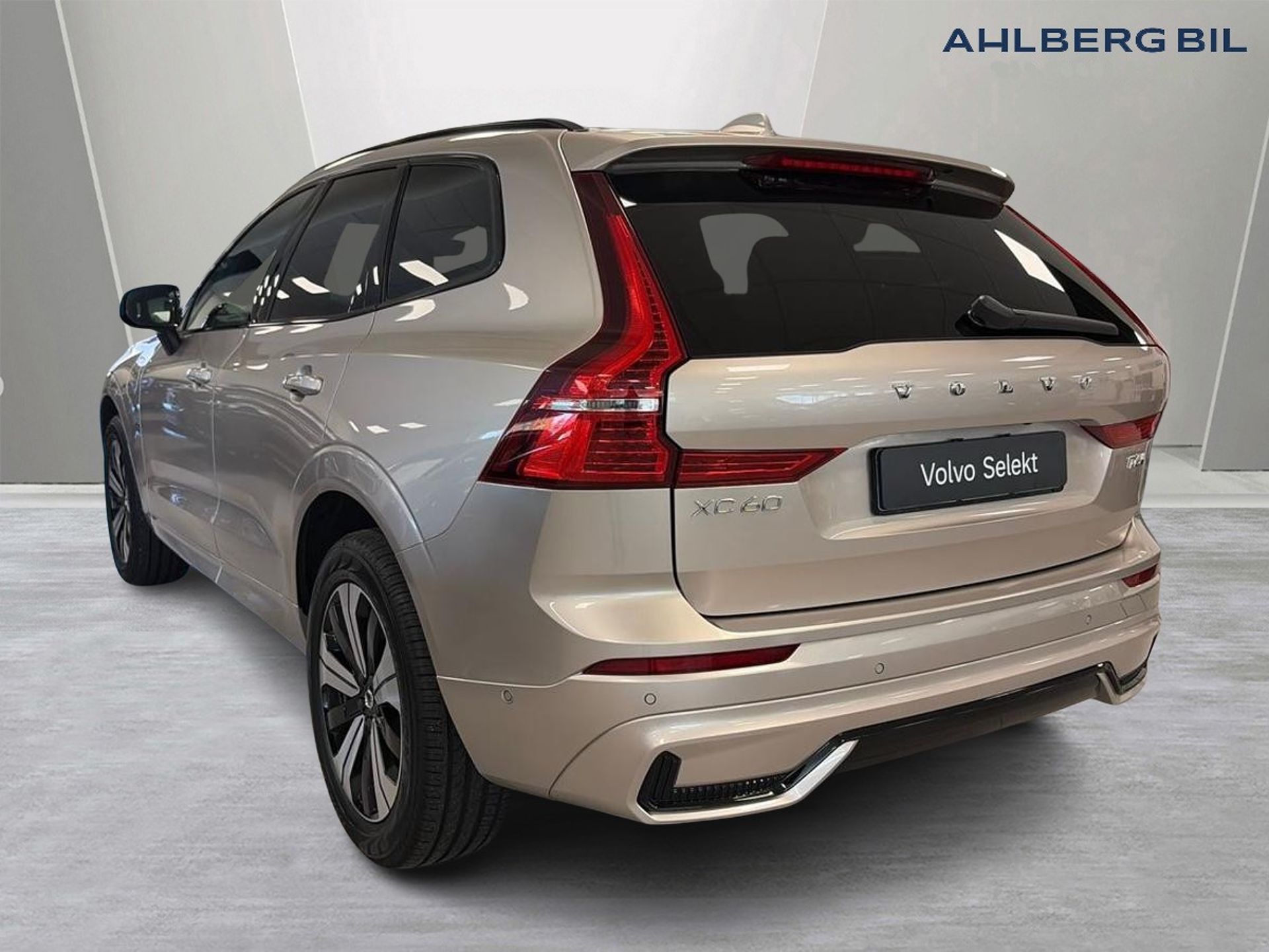 Volvo XC60 2025, photo 3/10