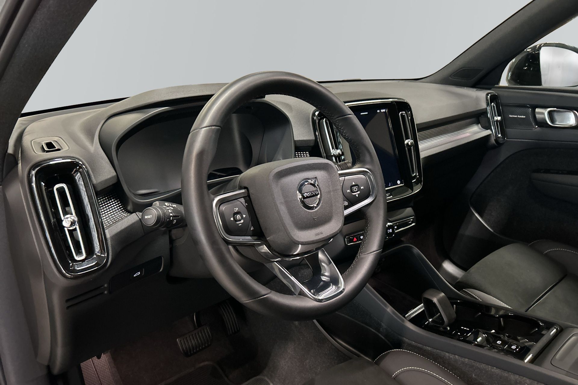 Volvo XC40 B4 Plus Dark 2024, kuva 9/10