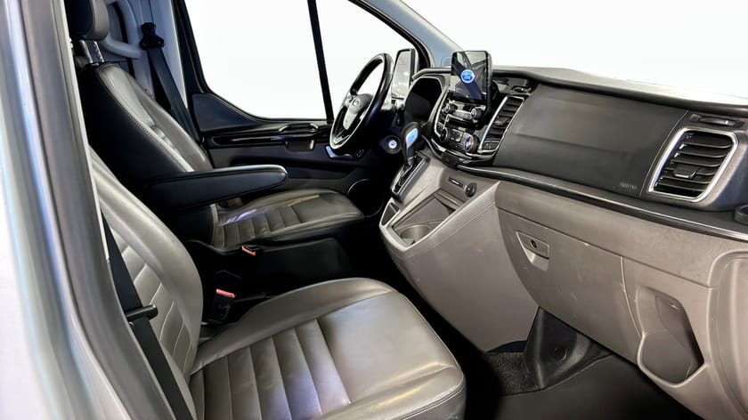 Bild 3 av Ford Tourneo Custom 320 Titanium L2 2,0 EcoBlue 185hk Automat 8-Sits