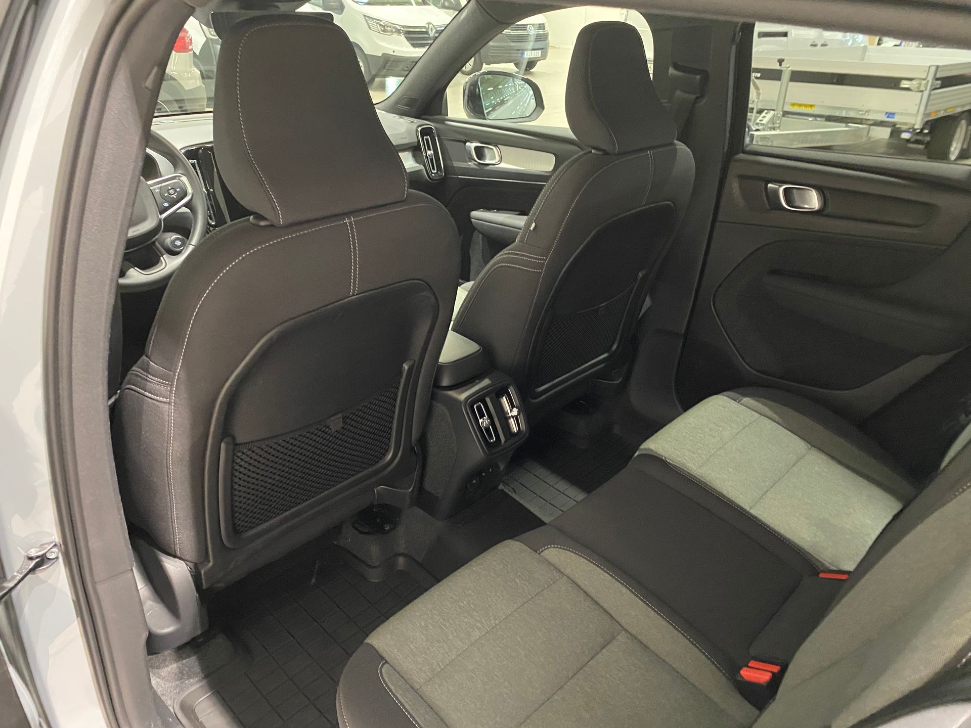 Volvo XC40 B3 FWD Bensin Plus Dark 2025, bild 5/10