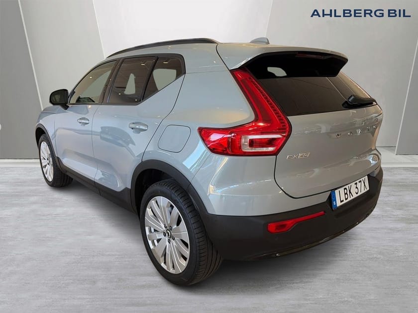 Bild 3 av Volvo EX40 Single Motor Extended Range 🟣 R Core SE, Dragkrok Halvautomatisk, Parkeringskamera 360, Baklucka Elmanövrerad, Google Maps