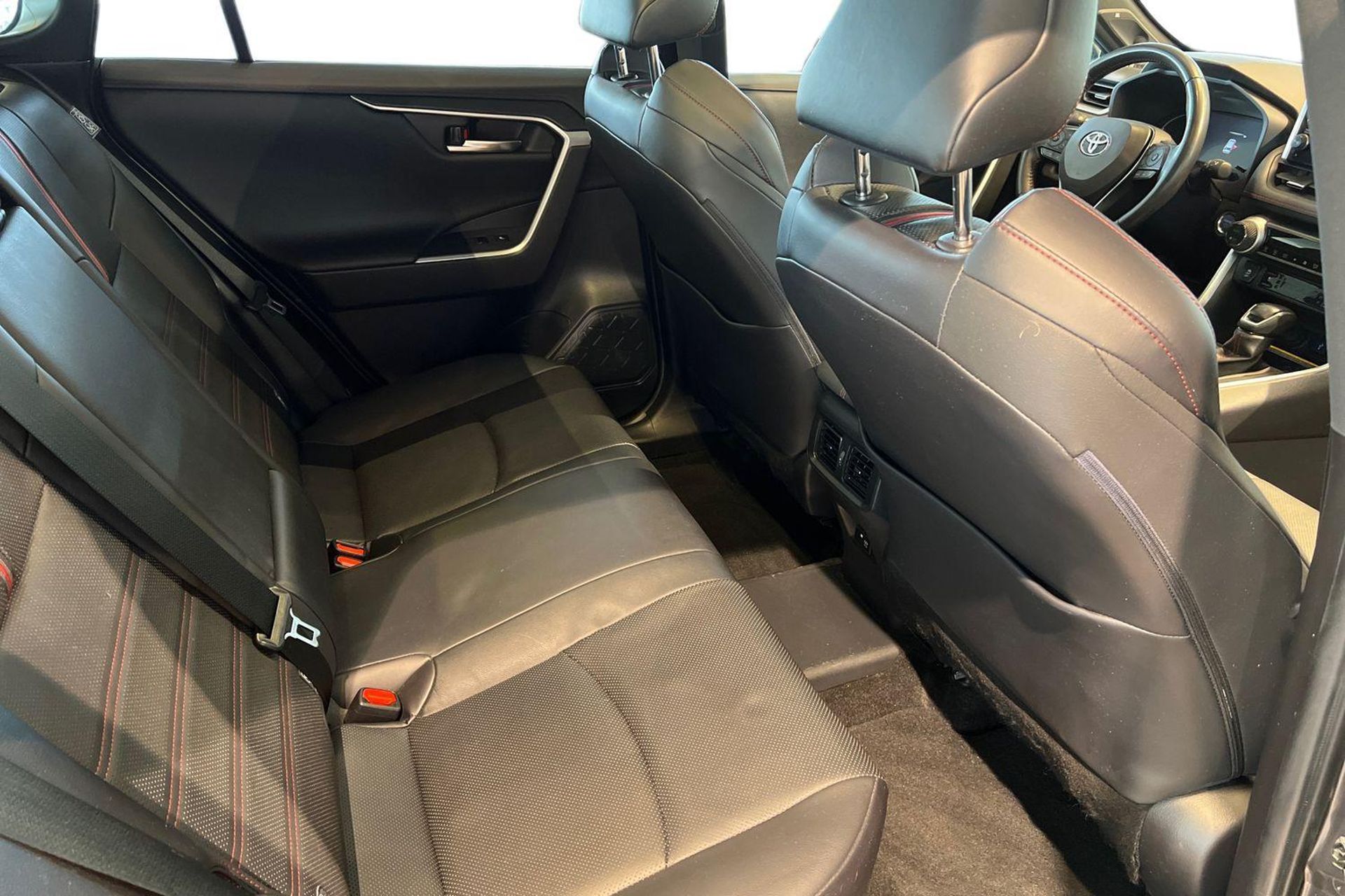 Toyota RAV4 2021, bild 7/10