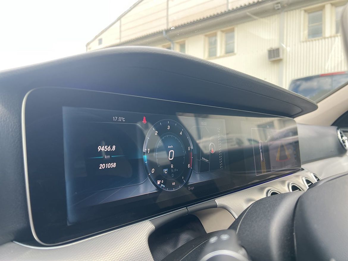 Mercedes-Benz E 220 T d 4MATIC, bild 14 av 17