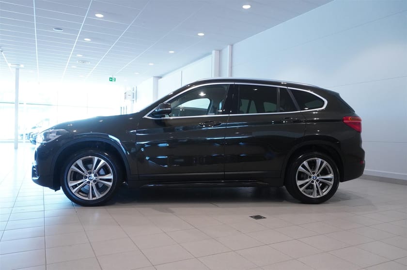 Bild 3 av BMW X1 xDrive18d Sportline Drag Läder HUD