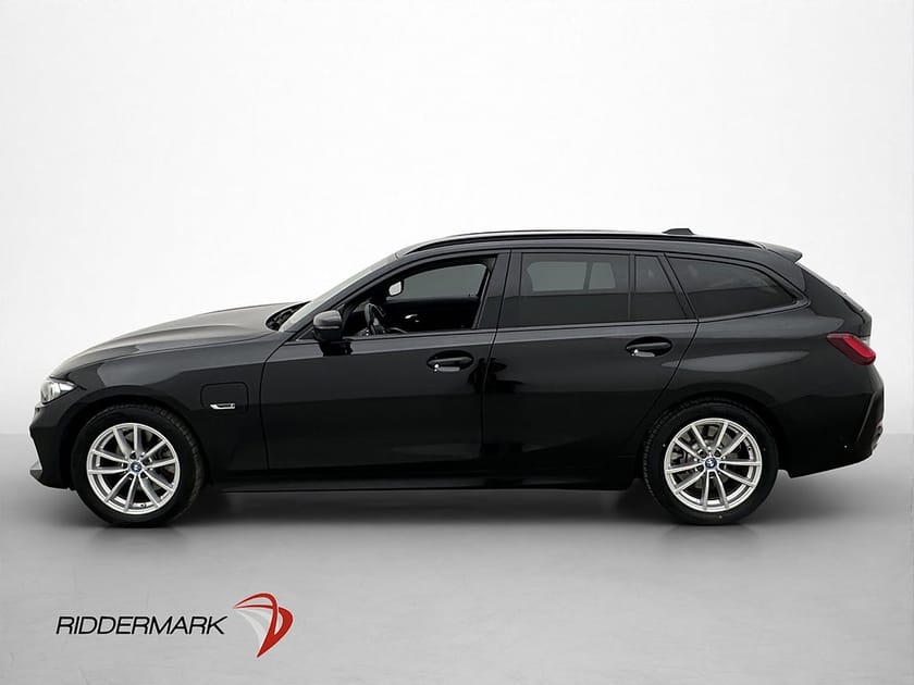Bild 4 av BMW 330e xDrive Touring 292hk MOMS Drag Kamera Navi Carplay