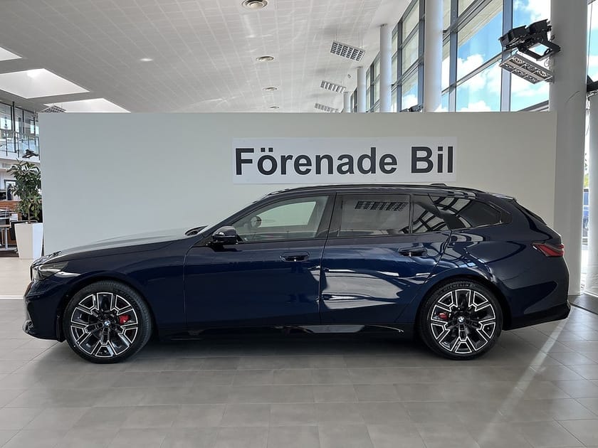 Bild 3 av BMW i5 xDrive40 Touring M Sport Pro Drag H/K 20" Rattvärme