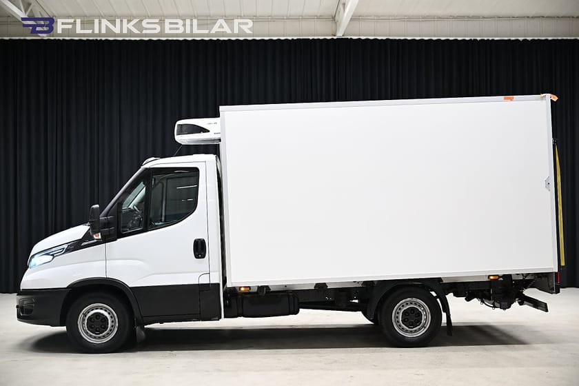 Bild 2 av Iveco Daily 35-140 Chassi Cab 136HK Automat|Volymskåp|Kylbil|Bakgavellyft|Moms|SeUtr!