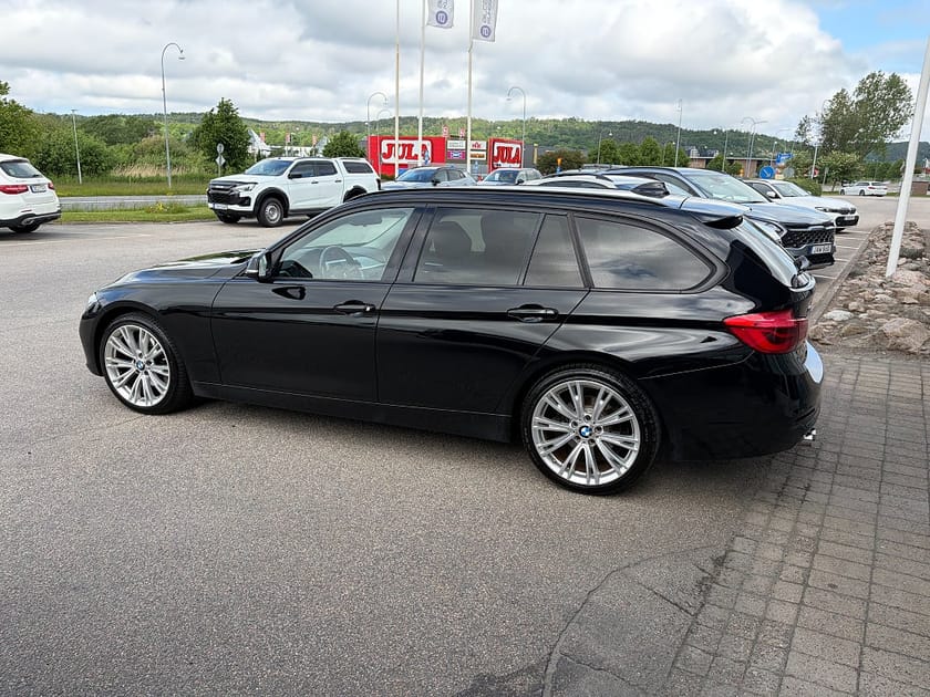 Bild 3 av BMW 330i xDrive Touring Sport line,AUT,DRAG,Tonaderutor,M Ratt,Rattvärme