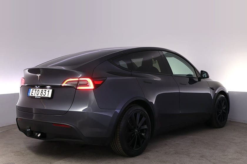 Bild 5 av Tesla Model Y Standard Range RWD Autopilot Panorama Drag
