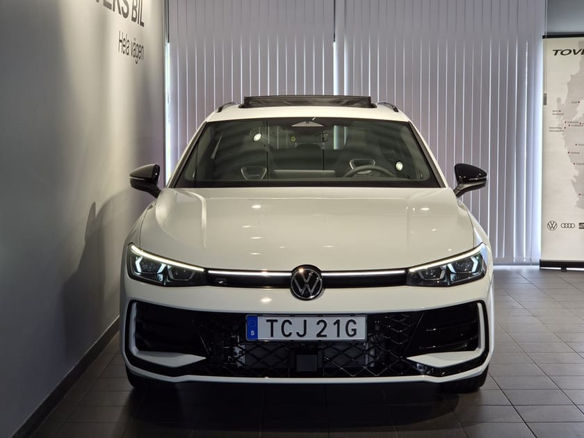Bild 3 av Volkswagen Passat Variant eHybrid R-Line 1.5 TSI DSG, 272hk |Pano|HuD|Blacks