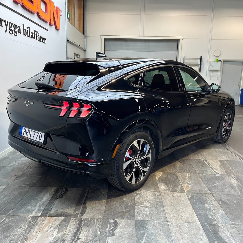 Bild 4 av Ford Mustang Mach-E Long Range AWD Titanium Carplay 360° B&O Drag