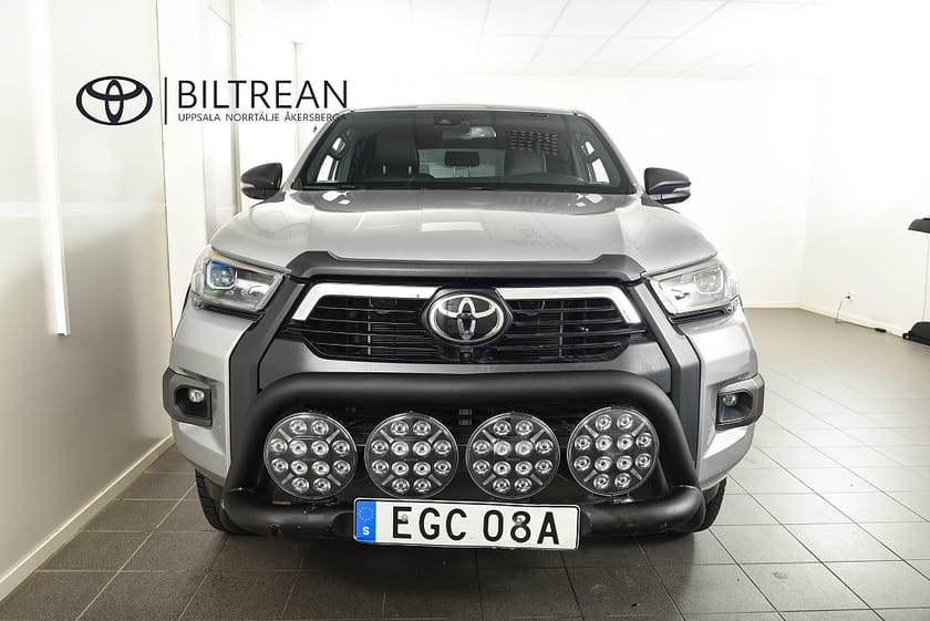 Bild 4 av Toyota Hilux Dubbelhytt D-Cab 2.8 4WD Invincible Drag JBL Skinn Moms
