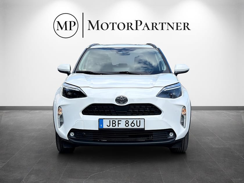Bild 2 av Toyota Yaris Cross Hybrid 115 AWD-i AWD CVT B-Kamera Cockpit Värmare MOMS