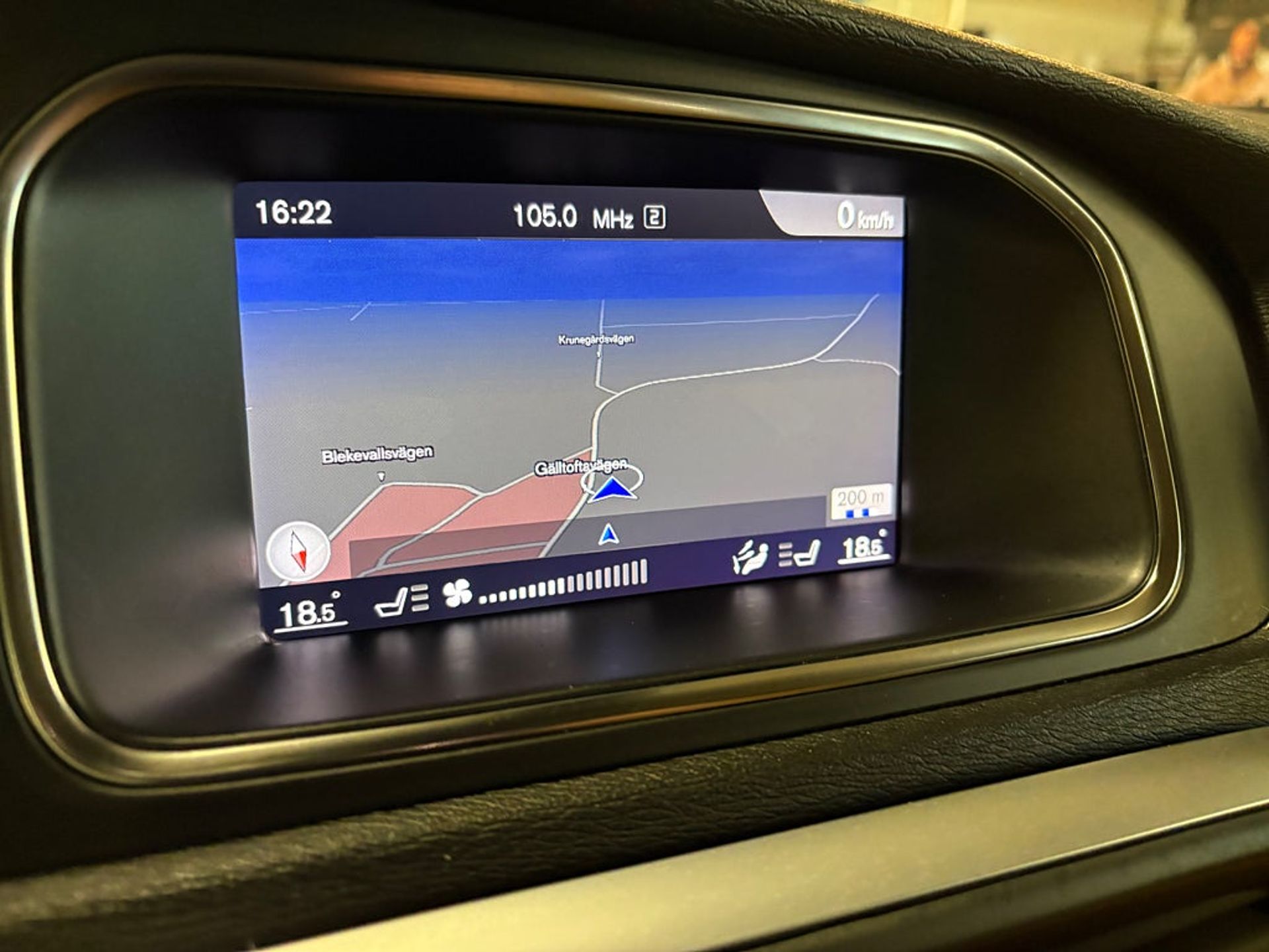 Volvo V40 Cross Country 2018, photo 7/8
