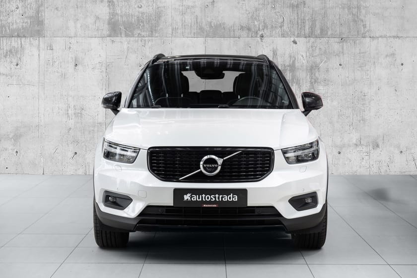 Bilde 2 av Volvo XC40 D4 AWD | R-Design | Soltak | Skinn | 360 |