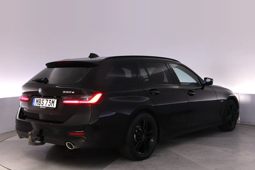 Bild 5 av BMW 330e Touring Sportline Drag Navi PDC CarPlayFarthållare