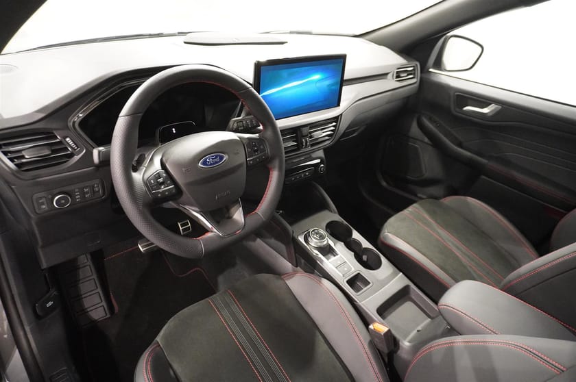 Bild 2 av Ford Kuga Plug-In Hybrid ST-Line X 2.5 FWD 243hk Black Edition CVT