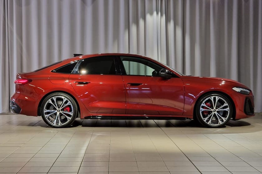 Bild 4 av Audi A5 Sedan e-hybrid quattro eHybrid S line | Drag | P-klim | 20" | 360 vy | 36