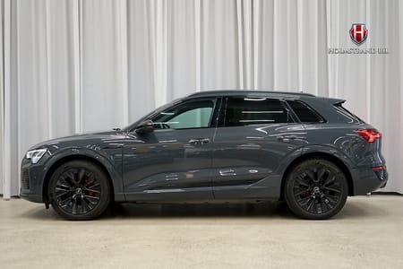 Audi Q8 50 e-tron quattro S line Edition Drag 21" Rattvärme