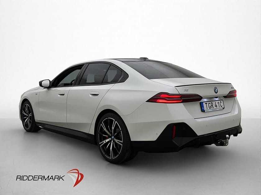 Bild 5 av BMW i5 M60 xDrive Sedan Supercharged B&W Pano Head Up 360° Drag