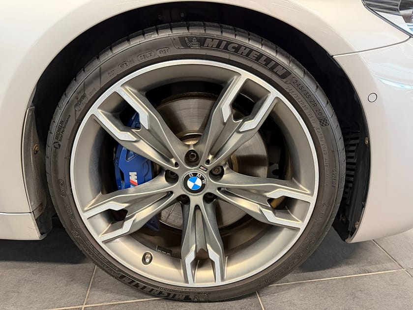 Bild 5 av BMW M550i xDrive Sedan 462hk, Ultimate Edition, Svensksåld, Individual