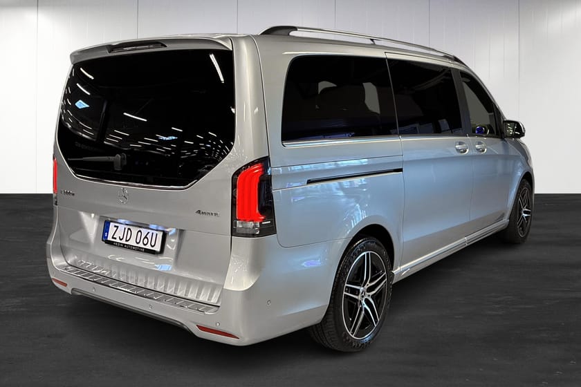 Bild 3 av Mercedes-Benz V 300d 4MATIC 3.2t 300 D LÅNG AVANTGARDE 4M | AMG | 360 | Burmester | 7-Sits |