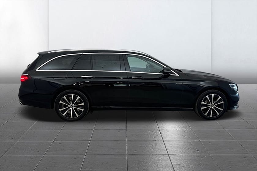 Bild 4 av Mercedes-Benz E 300 T de 4MATIC 4M Premium SE Avantgarde Drag 360° Widescreen Burmester