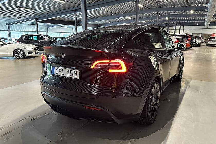 Bild 4 av Tesla Model Y Performance AWD 534hk Backkamera Navi Panorama Drag