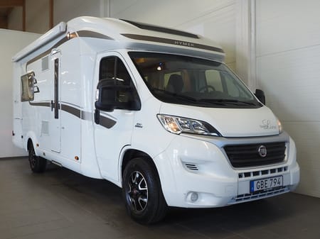 HYMER Campervan Fiat T 668 CL Bianco Line Markis Låga långbäddar AUT 3850kg