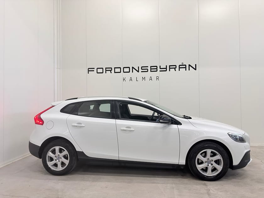 Bild 3 av Volvo V40 Cross Country D2 Momentum Business Edition Pro VOC D-värm Drag