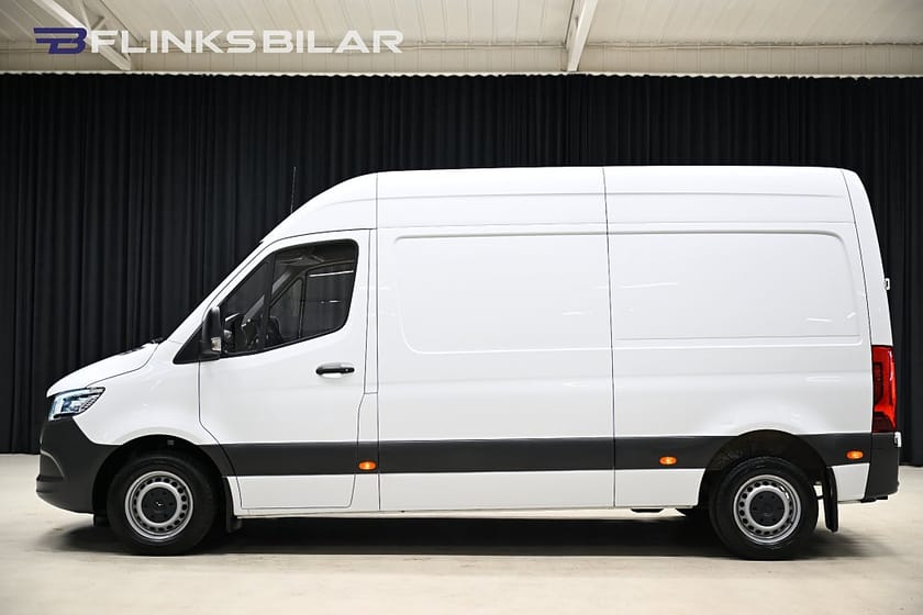 Bild 2 av Mercedes-Benz Sprinter 211 CDI FWD Panel Van 114HK Automat|Drag|Värmare|LED|Backkamera|Moms
