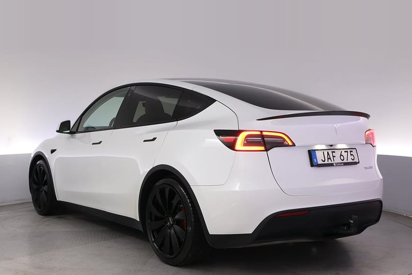 Bild 4 av Tesla Model Y Performance AWD Autopilot Panorama Drag