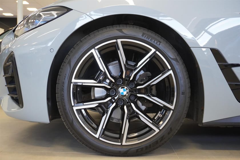 Bild 3 av BMW 420d xDrive Gran Coupé M-Sport HUD Kamera