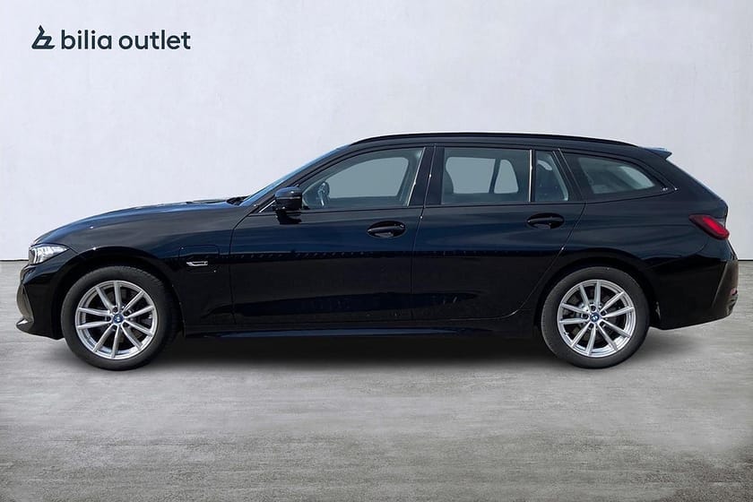 Bild 3 av BMW 330e xDrive Touring PHEV 292hk / Drag Värmare Carplay Navi
