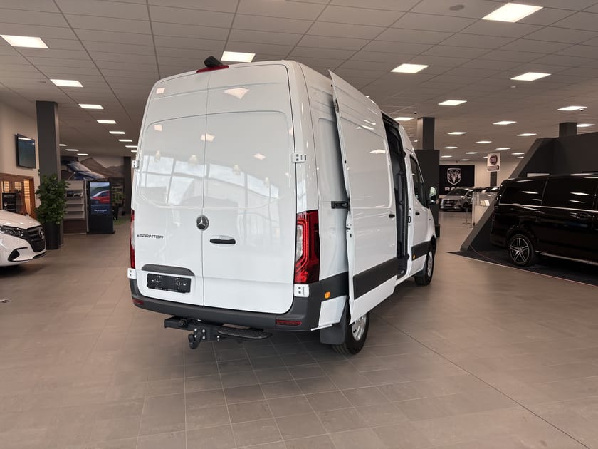 Bild 4 av Mercedes-Benz eSprinter 314 81 kWh SKÅP A2 SELECT | Fria Vinterhjul