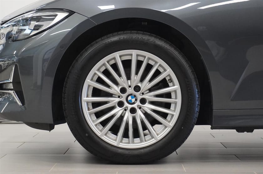 Bild 2 av BMW 320d Touring Luxury Line Kamera Navi CarPlay