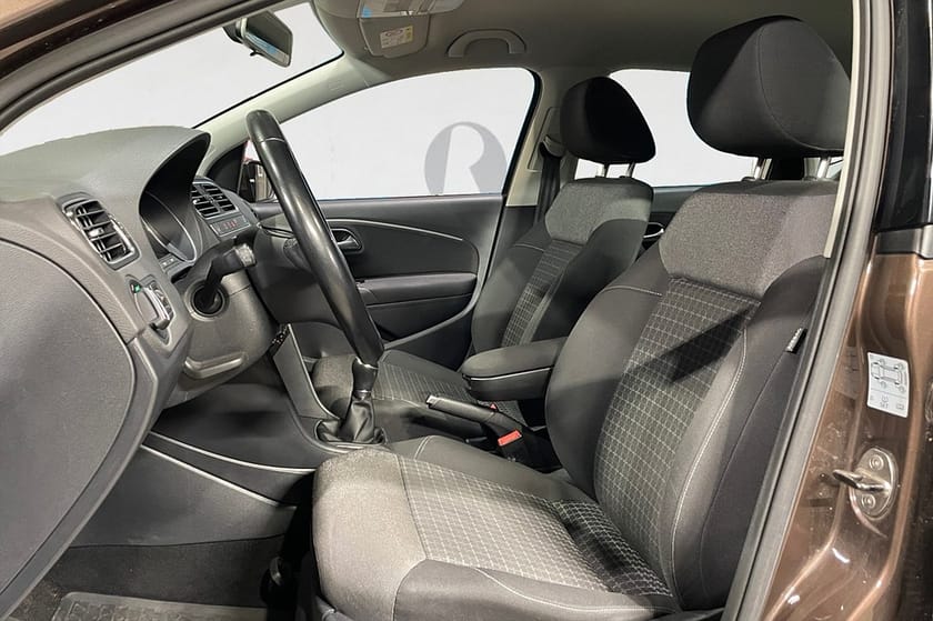 Bild 3 av Volkswagen Polo 1.2 TSI 90 HK BLUETOOTH 0.4L/MIL 360KR/ÅR 12100MIL 15"