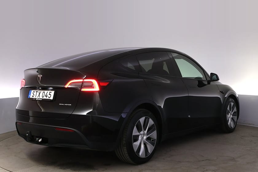 Bild 5 av Tesla Model Y Long Range AWD Autopilot Pano Drag