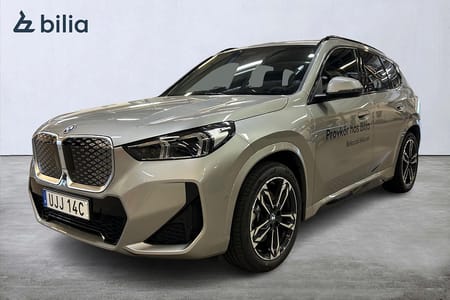 BMW iX1 xDrive30 DEMO M Sport Panorama Head-up HK 360 kamera