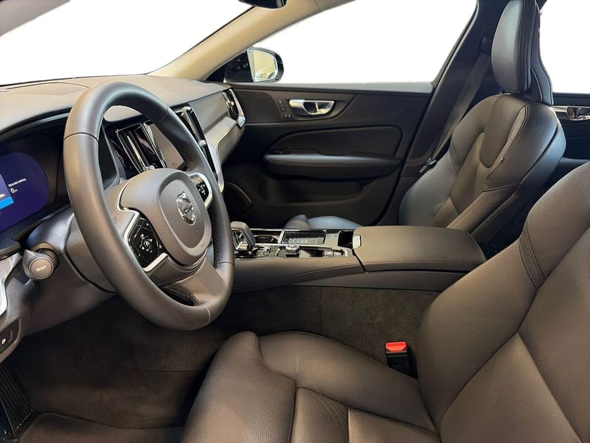 Bild 4 av Volvo V60 T6 Plus Dark Edition, Läderklädsel, Parkeringskamera 360, Elstolar fram, Baklucka Elmanövrerad