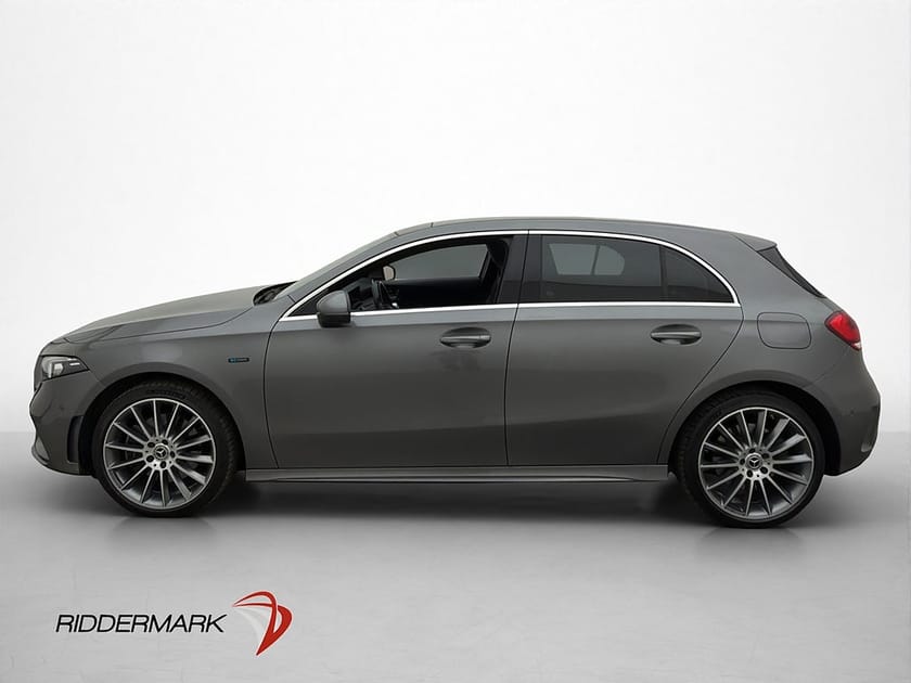 Bild 4 av Mercedes-Benz A 250 e 218hk AMG Pano Kamera Midline Elstolar